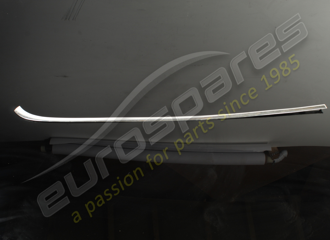 USED MASERATI LHR EXTERNAL TRIM . PART NUMBER 68473400 (1)