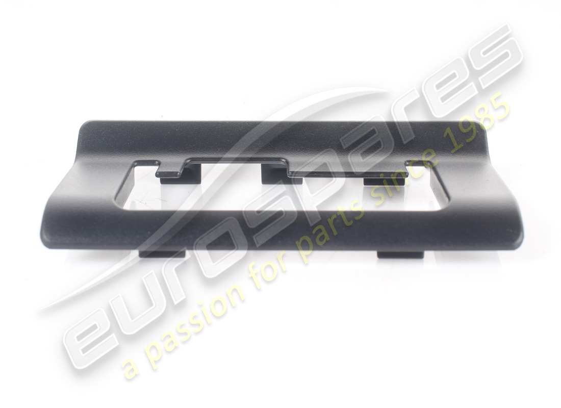 RIFINITURA ESTETICA PER SERRATURA PORTELLONE POSTERIORE USATA Ferrari. NUMERO PARTE 87531700 (1)