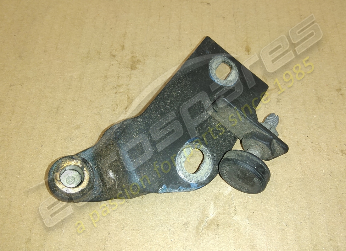 PARENTESI Ferrari USATA. NUMERO PARTE 63136700 (1)