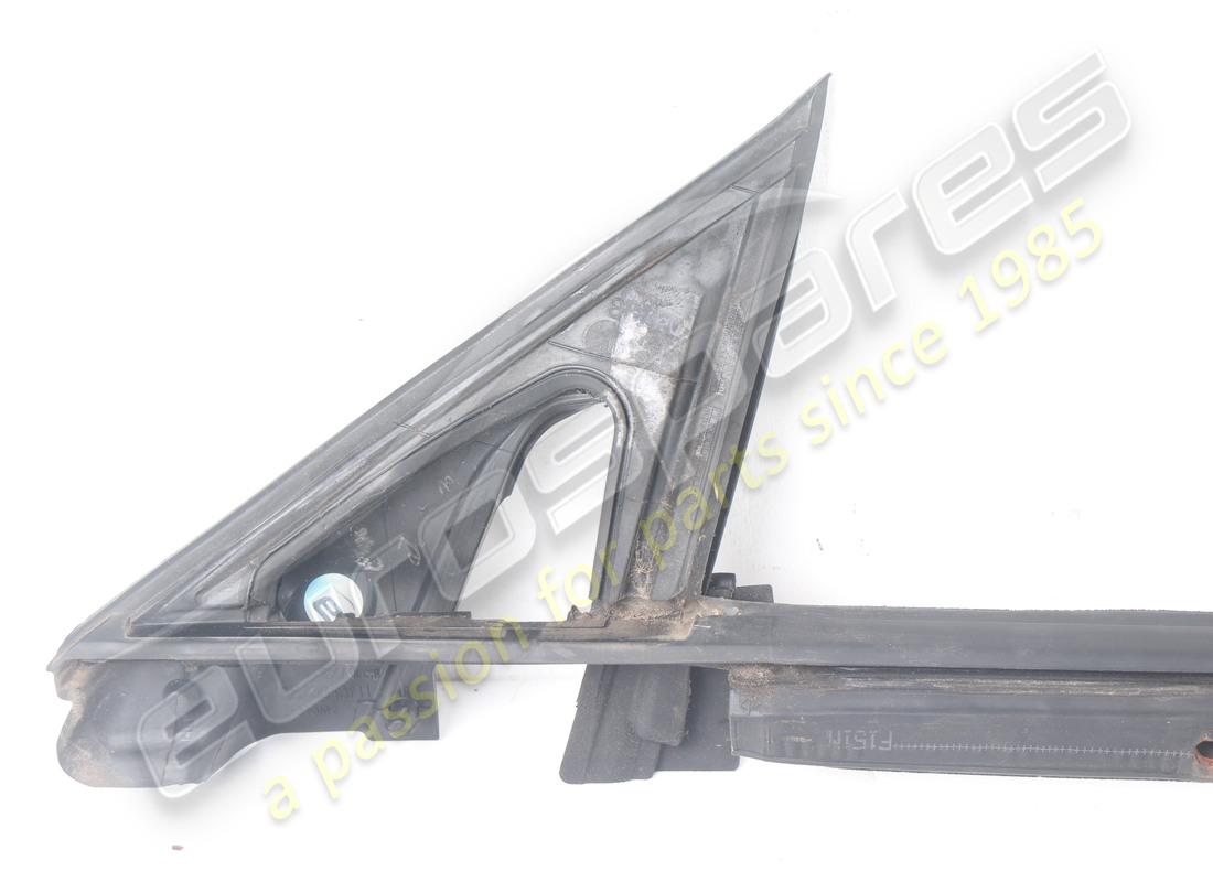 guarnizione raschiatore finestrino esterno sx usata ferrari. numero parte 82208100 (5)