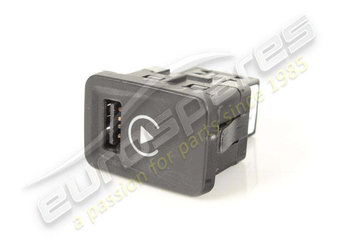 PRESA USB Ferrari USATA . NUMERO PARTE 309772 (1)