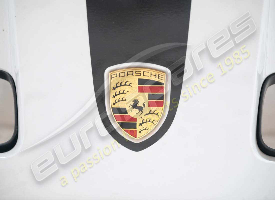 cofano porsche danneggiato. numero parte 9gt823021 (2)