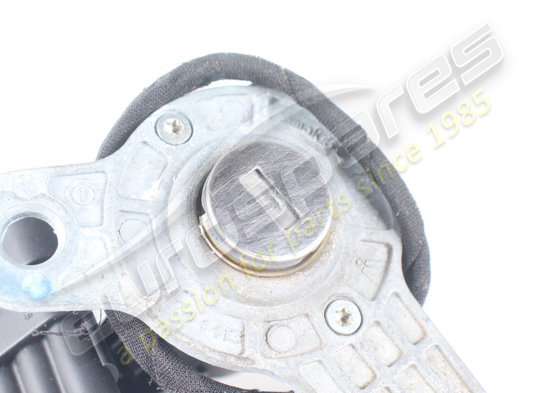 SUPPORTO CHIUSURA FERRARI USATO. NUMERO PARTE 89180800 (2) supporto chiusura ferrari usato. numero parte 89180800 (2)