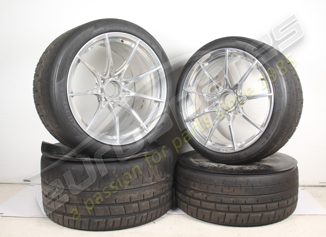 SET DI RUOTE MCLAREN USATE. NUMERO PARTE EAP1558709 (1)