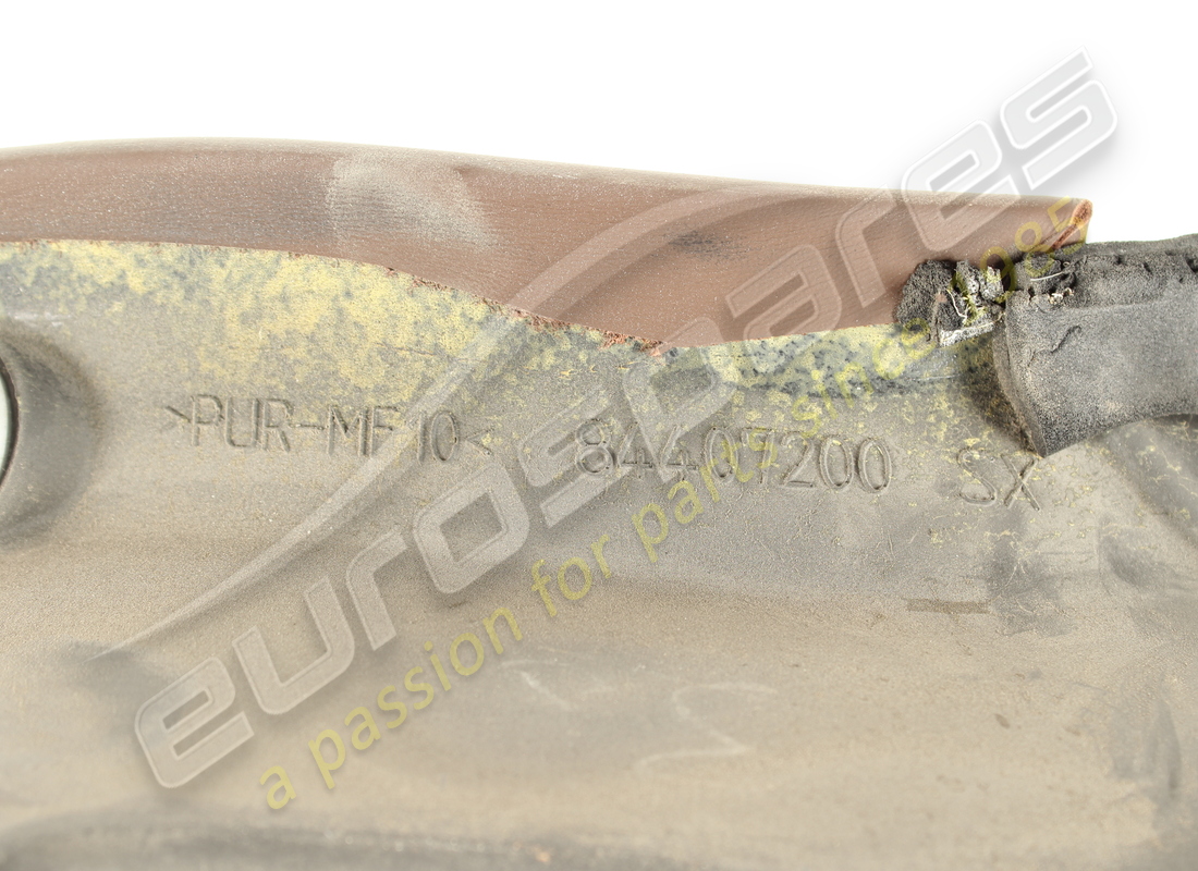 rifinitura del canale sx usata ferrari. numero parte 844070.. (2)