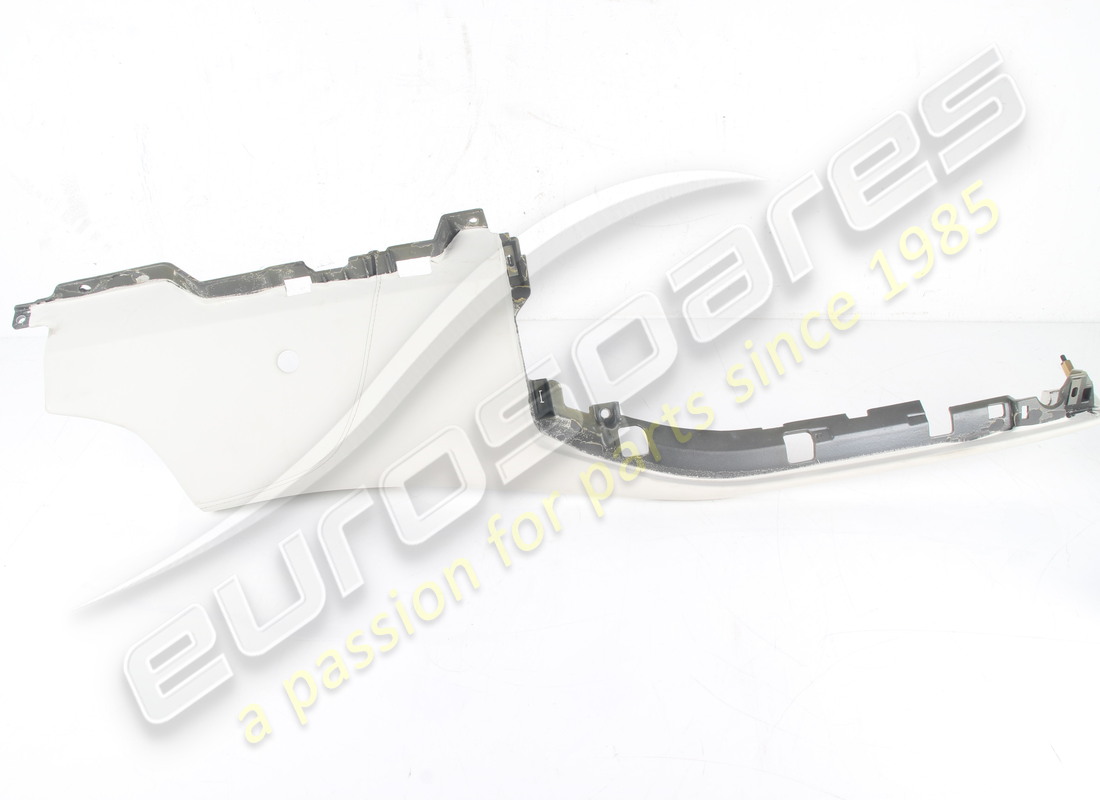 pannelli inferiori cruscotto usati eurospares in pelle grigio chiaro 4301 i numeri di parte 947673 e 947672 sono in pelle non in alcantara. numero di parte eap1723553 (2)