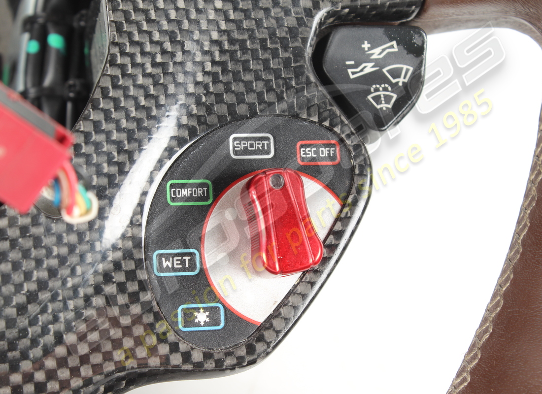 volante completo ferrari usato. numero parte 848444.. (6)