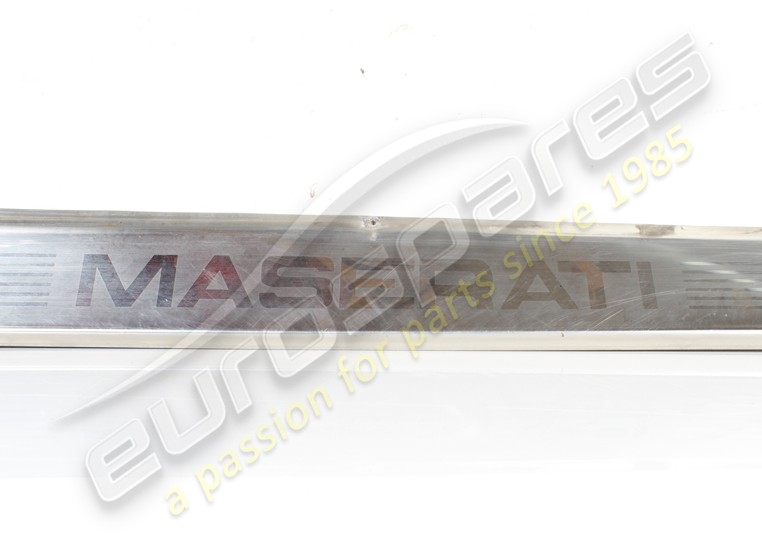 BATTITACCO ANTERIORE DESTRO CROMATO USATO Maserati . NUMERO PARTE 378305312 (1)