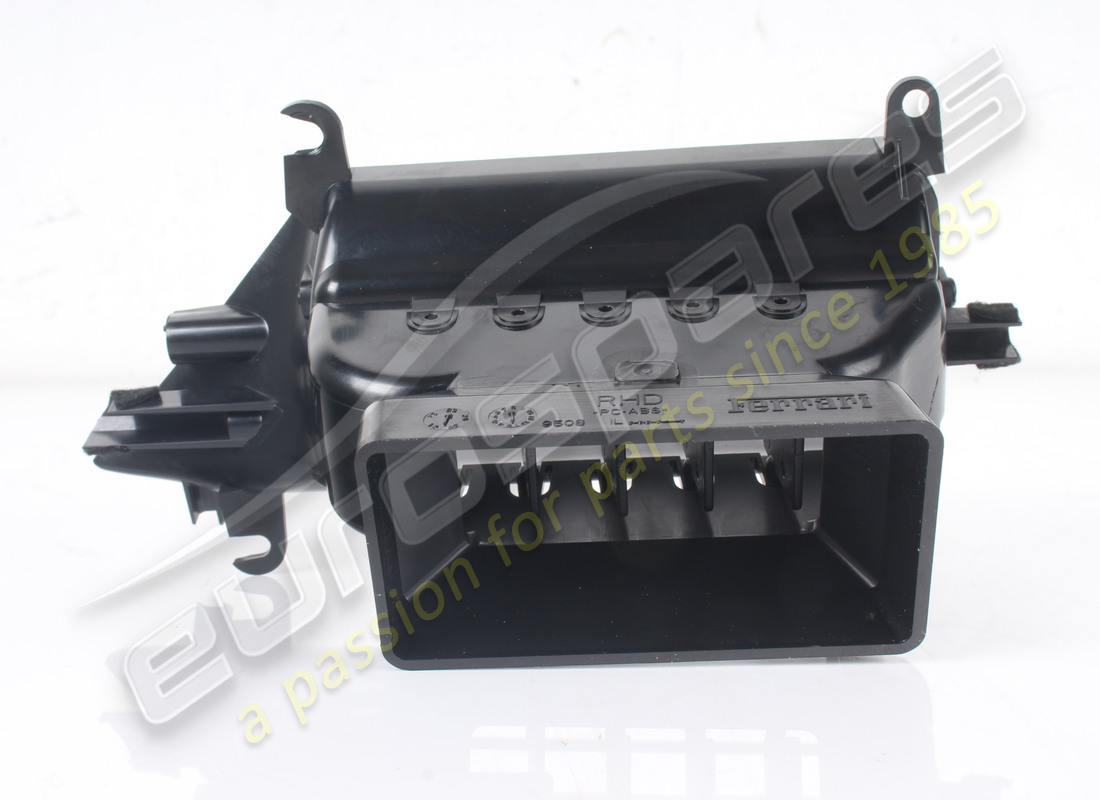 USATA FERRARI BOCCHETTA CENTRALE GDX. NUMERO PARTE 969314 (2) usata ferrari bocchetta centrale gdx. numero parte 969314 (2)