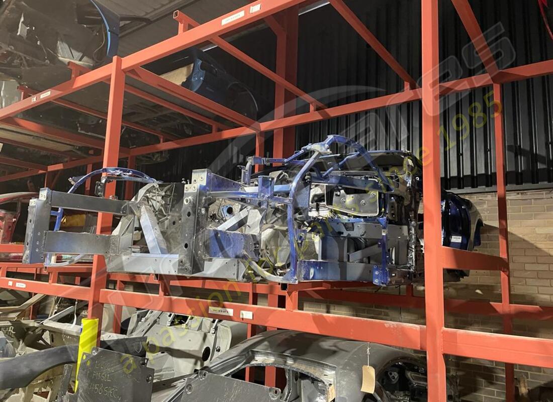 telaio anteriore eurospares ferrari f12 usato con paratia destra. numero parte eap1390101 (2)