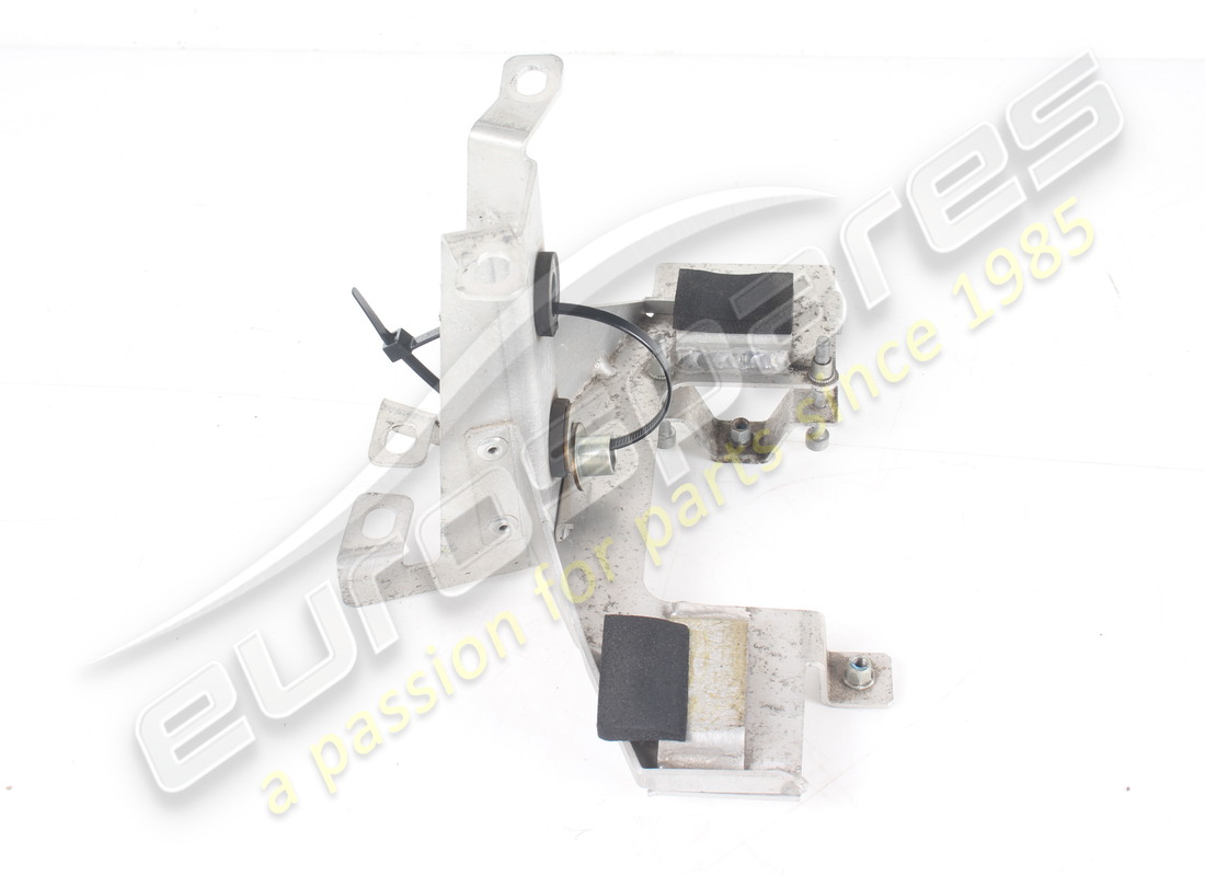 staffa di montaggio pompa usata ferrari. numero parte 314656 (3)