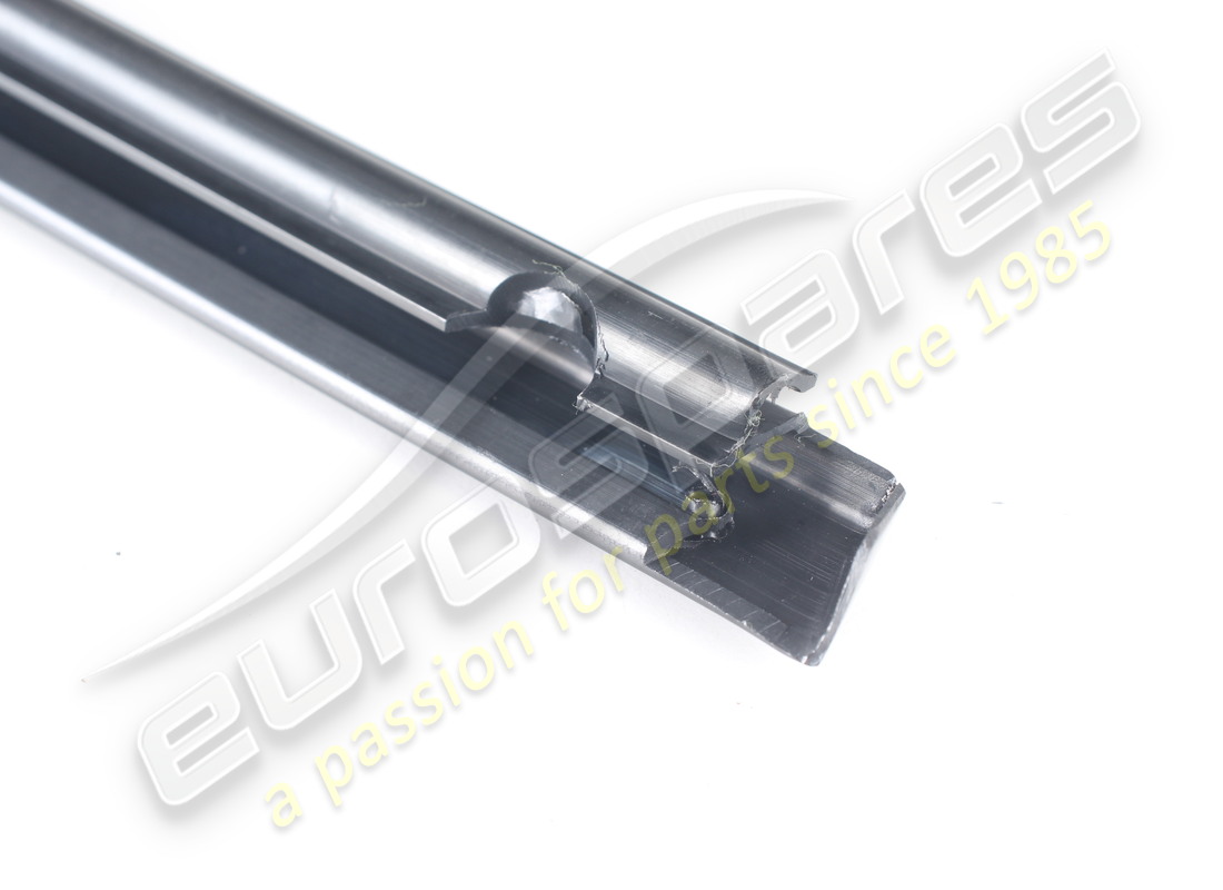 nuova ferrari modanatura sx. numero parte 61539000 (3)