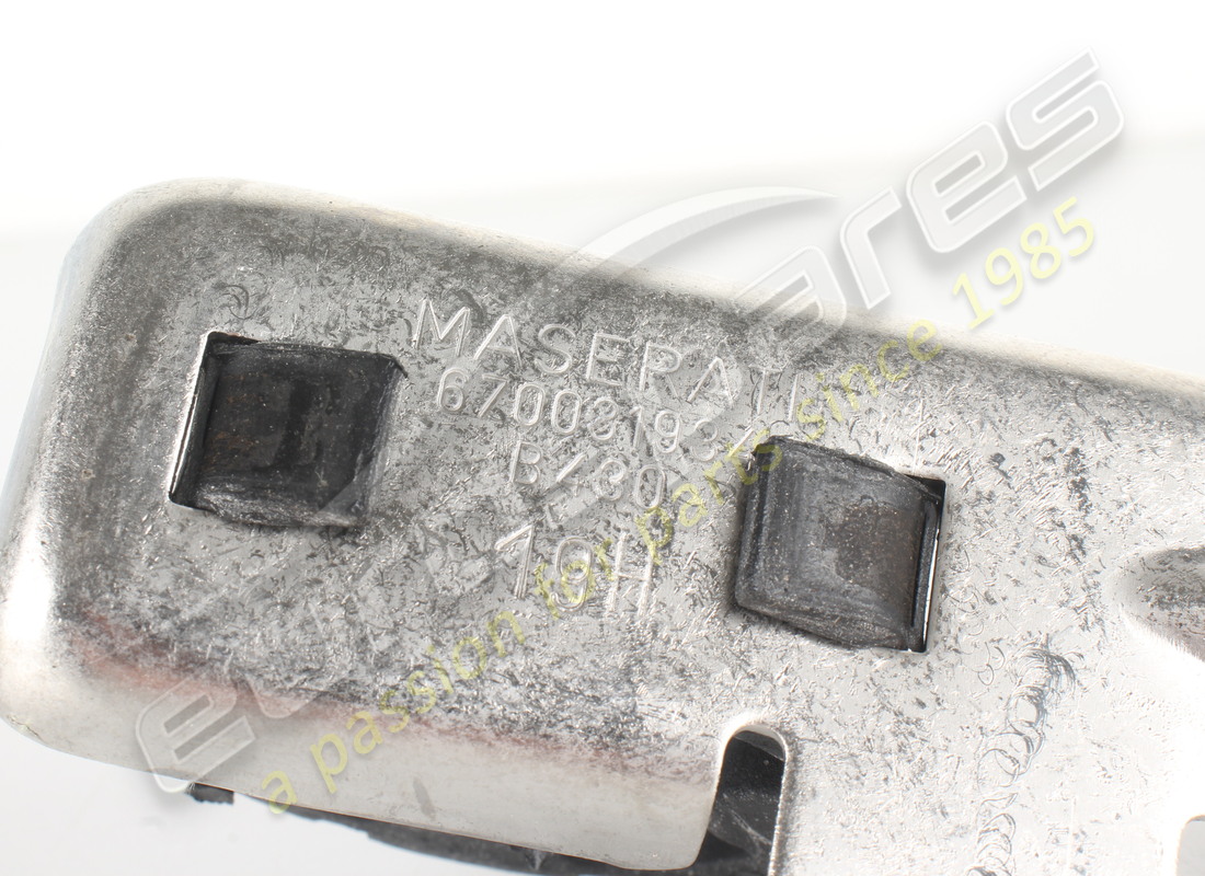 nuovo maserati supporto posteriore destro tubo di scarico. numero parte 670031934 (2)