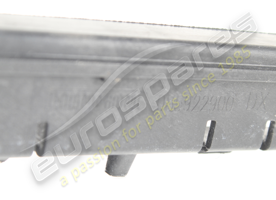 staffa di montaggio laterale dx usata ferrari. numero parte 85922900 (2)