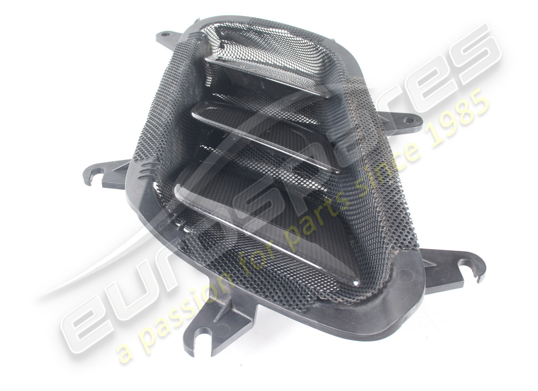 SUPPORTO VENTILAZIONE PARAFANGO DESTRO USATO EUROSPARES CON FERITOIE IN CARBONIO. NUMERO PARTE EAP1723598 (4) supporto ventilazione parafango destro usato eurospares con feritoie in carbonio. numero parte eap1723598 (4)