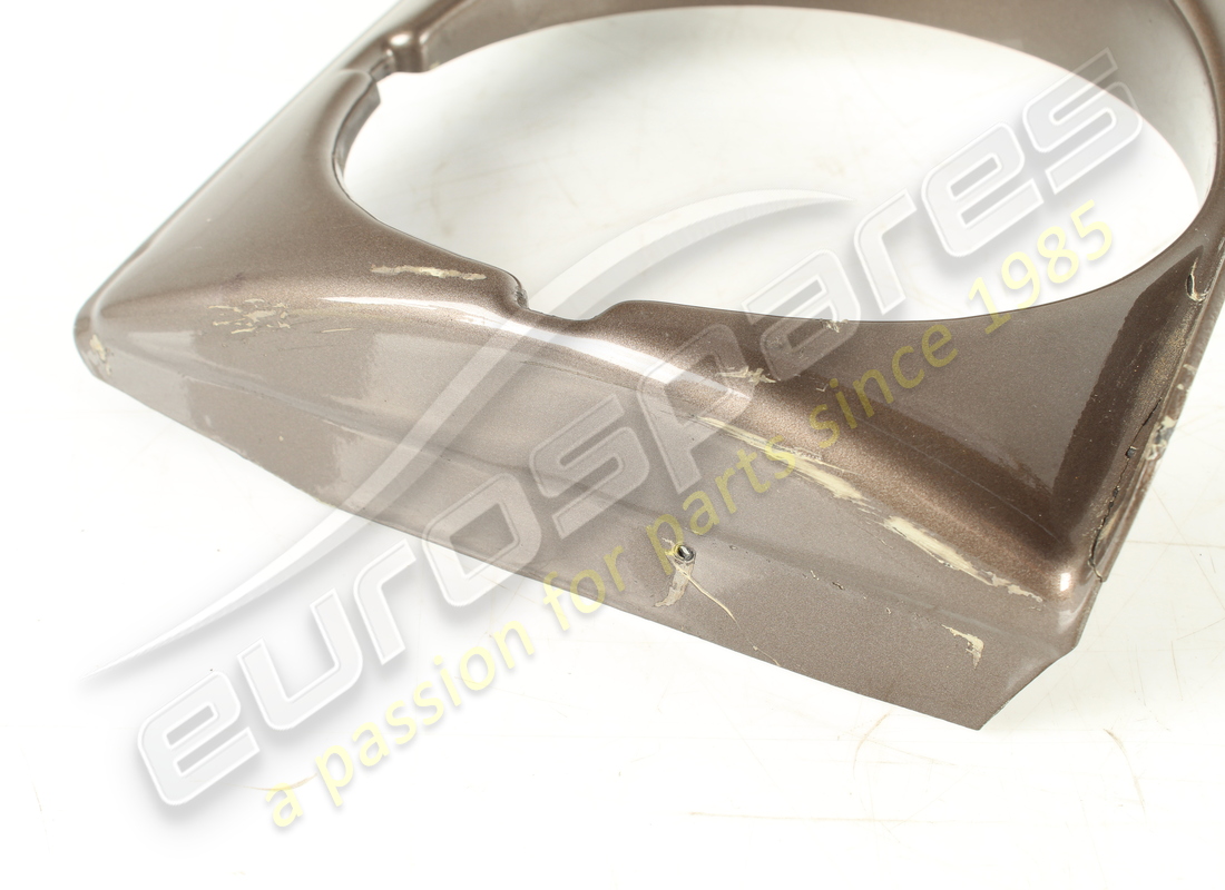 cornice del faro anteriore destro danneggiata ferrari. numero parte 2558203200 (2)