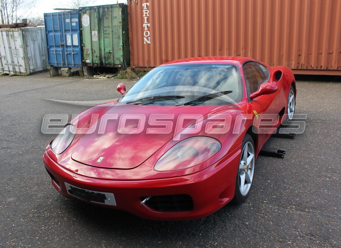 ferrari 360 modena in preparazione per lo smantellamento presso eurospares