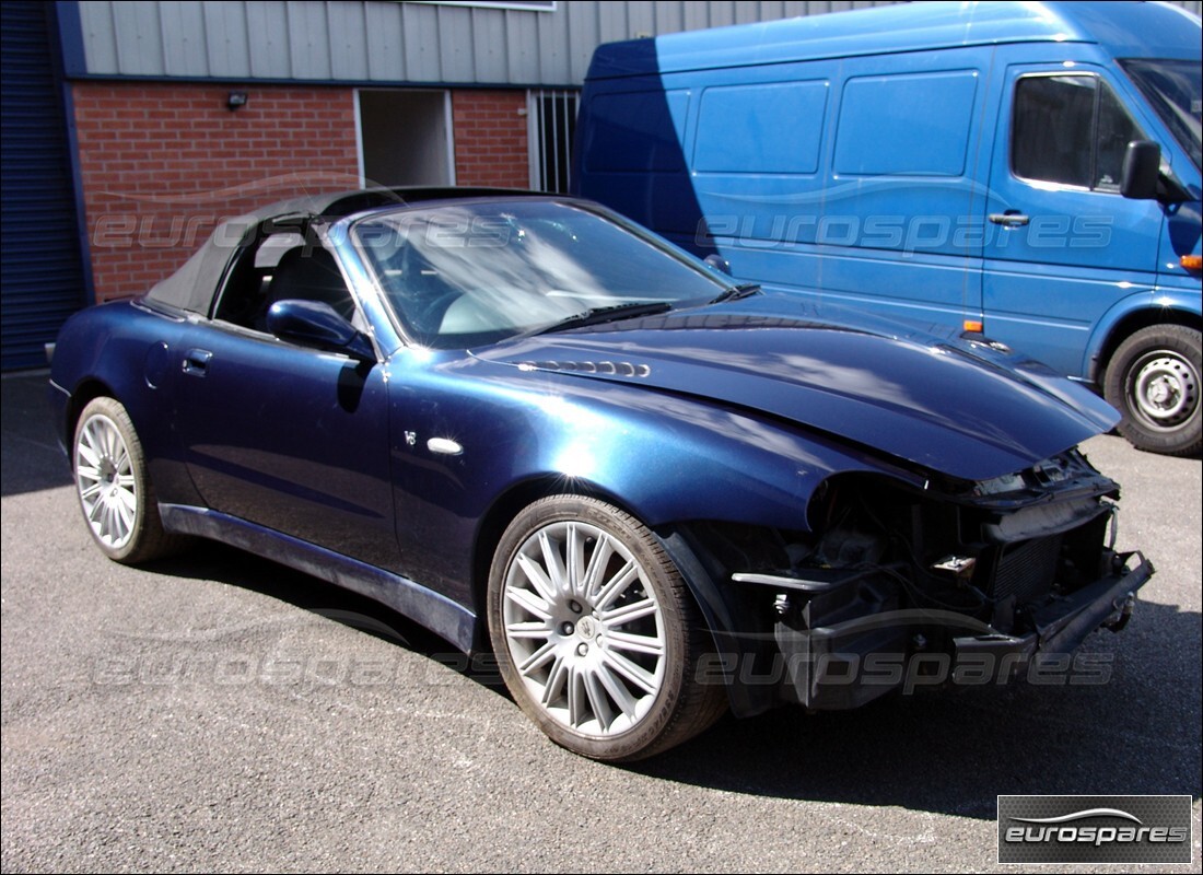 maserati 4200 spyder (2002) in preparazione per lo smantellamento presso eurospares