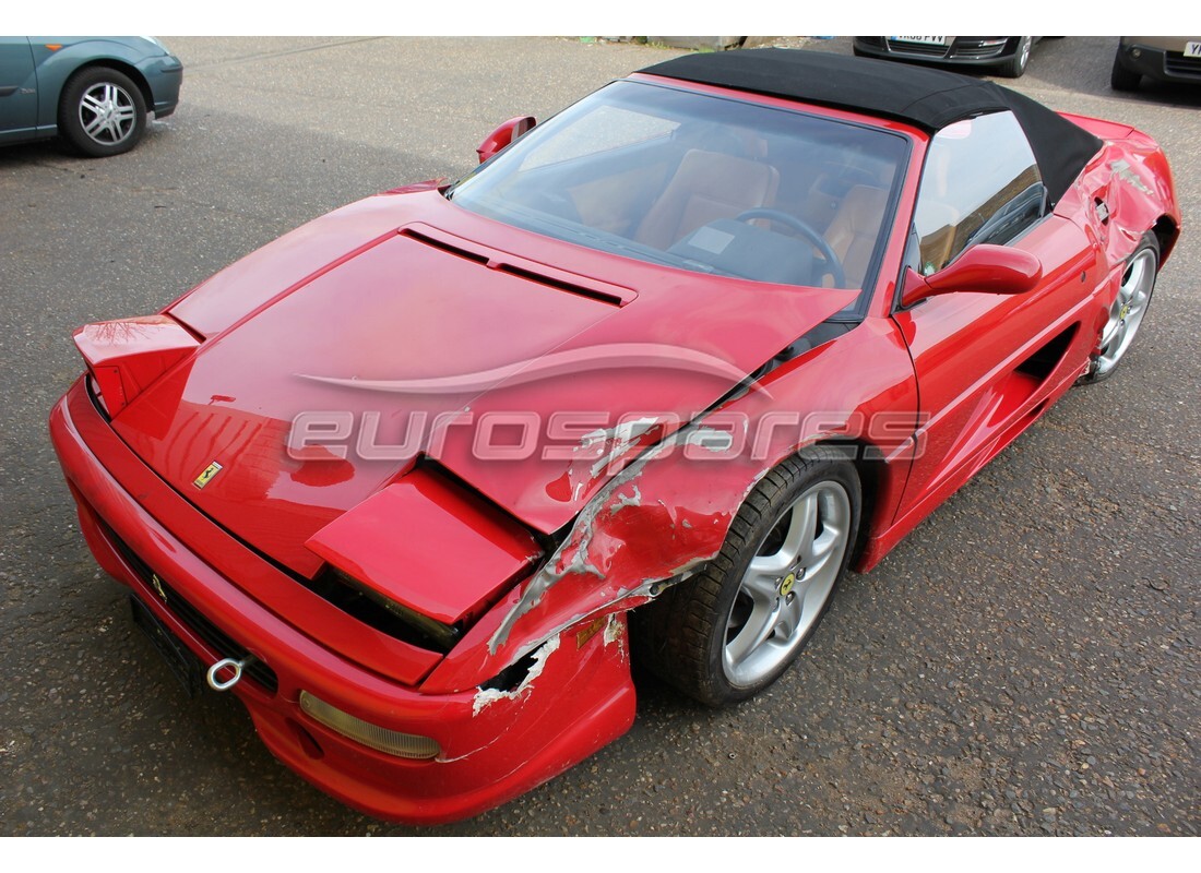 ferrari 355 (5.2 motronic) in preparazione per lo smantellamento presso eurospares