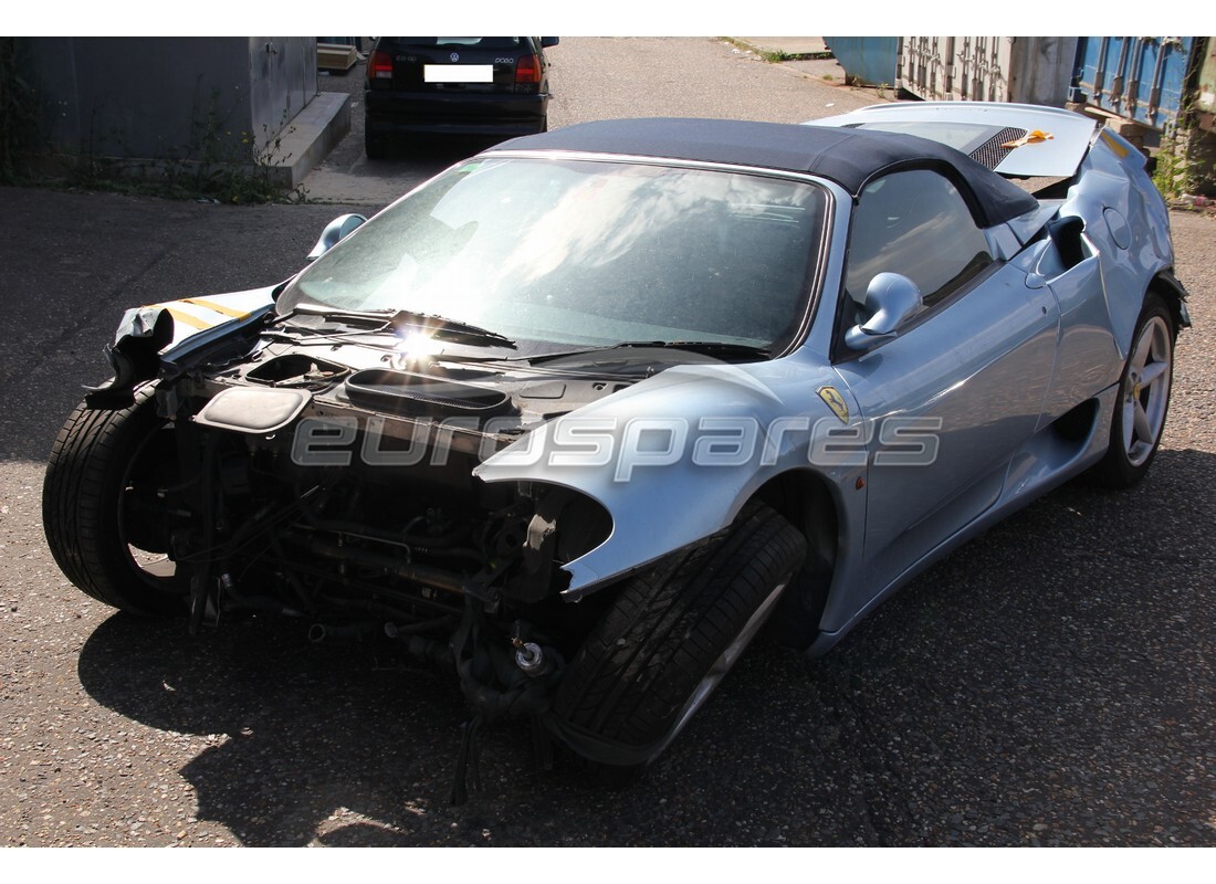 ferrari 360 spider in preparazione per lo smantellamento presso eurospares