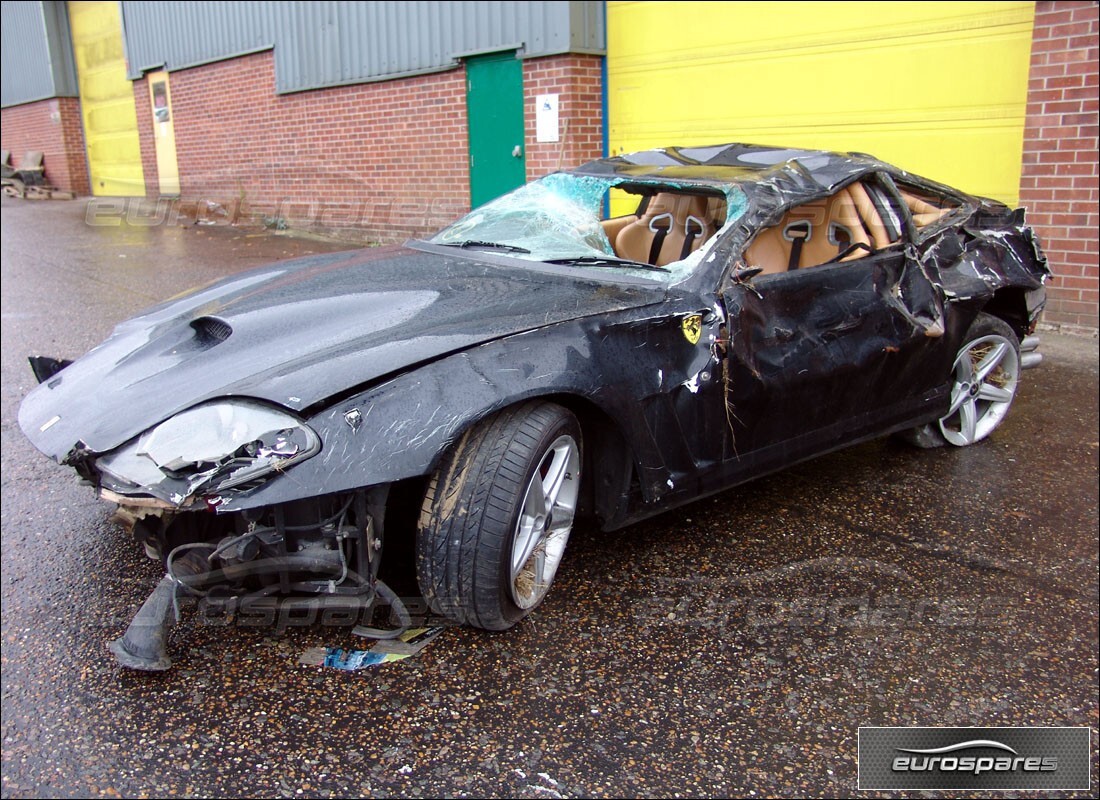 ferrari 575m maranello in preparazione per lo smantellamento presso eurospares