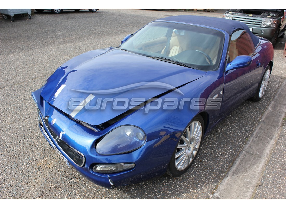 maserati 4200 spyder (2004) in preparazione per lo smantellamento presso eurospares