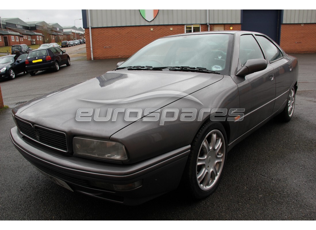 maserati qtp. 3.2 v8 (1999) in preparazione per lo smantellamento presso eurospares