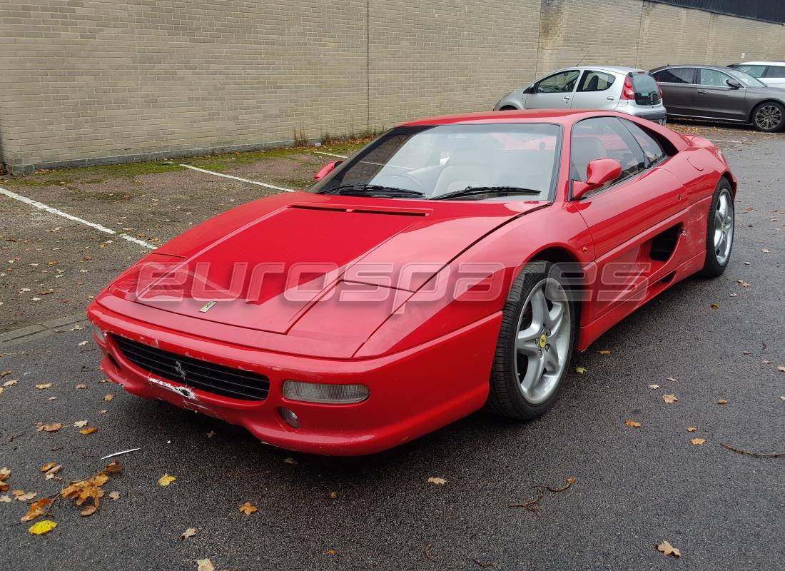 ferrari 355 (5.2 motronic) in preparazione per lo smantellamento presso eurospares