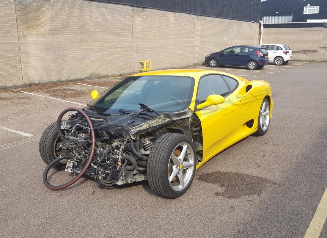 ferrari 360 modena in preparazione per lo smantellamento presso eurospares