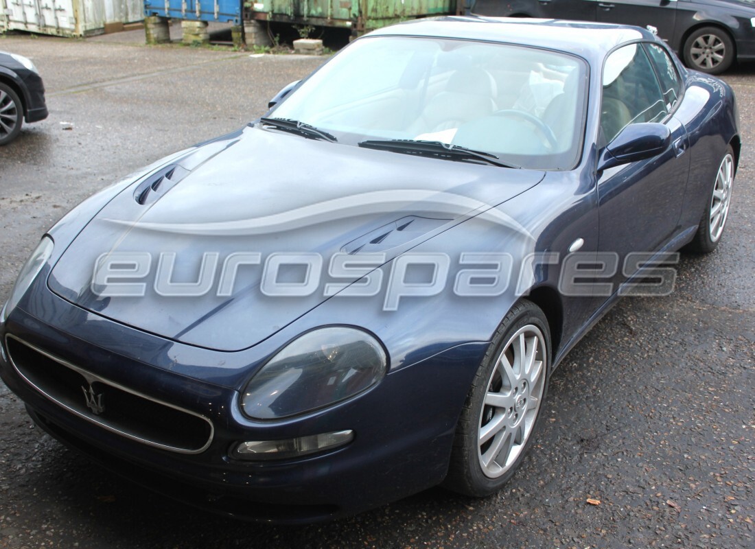 maserati 3200 gt/gta/assetto corsa in preparazione per lo smantellamento presso eurospares