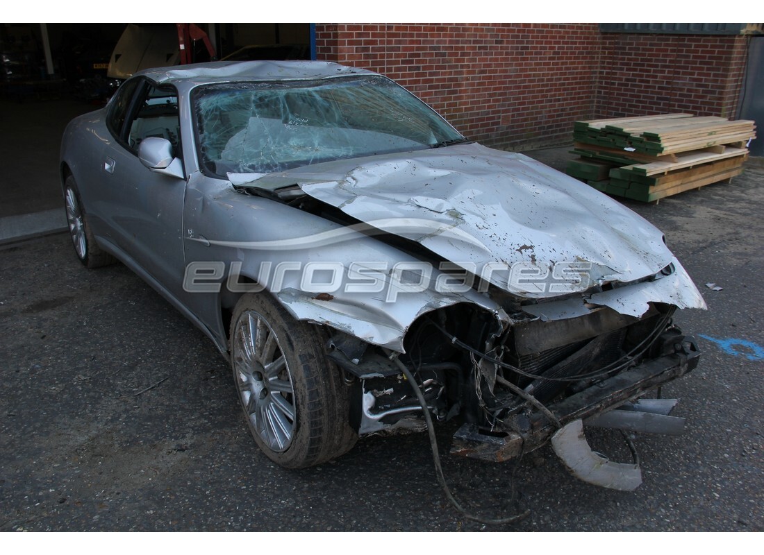 maserati 4200 coupe (2003) con 27,600 miles, in preparazione per lo smantellamento di #2