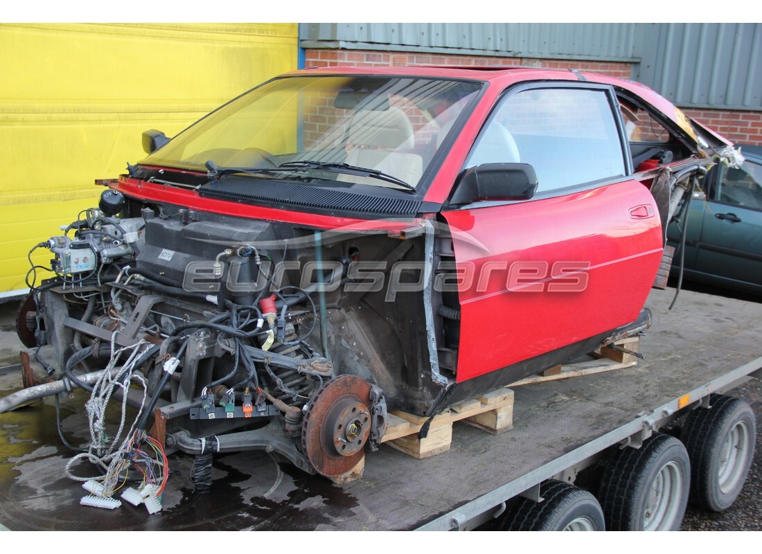 ferrari mondial 3.4 t coupe/cabrio in preparazione per lo smantellamento presso eurospares