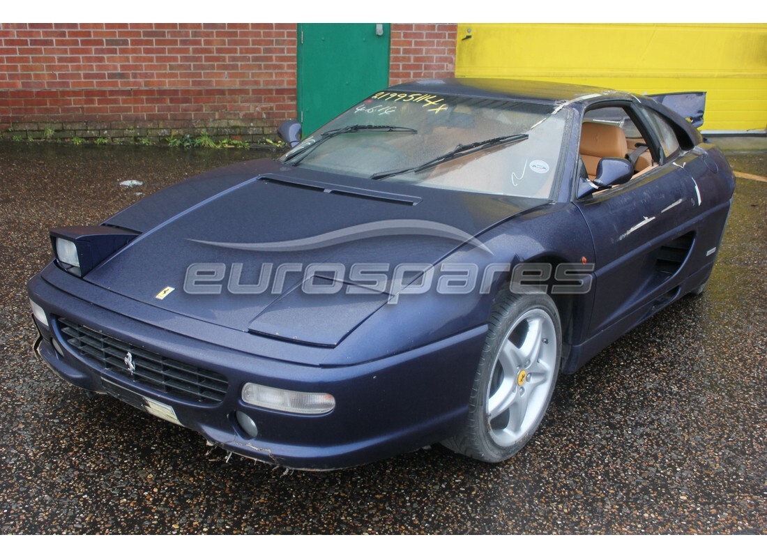 ferrari 355 (2.7 motronic) in preparazione per lo smantellamento presso eurospares