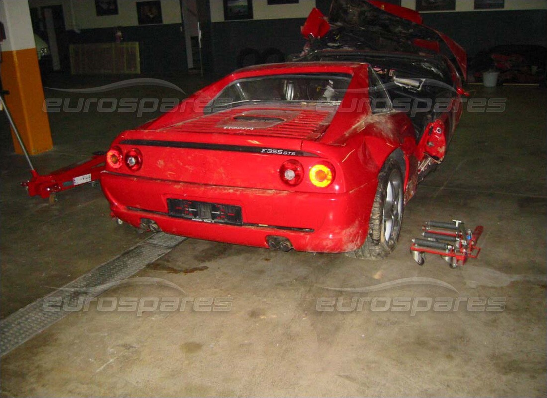 ferrari 355 (2.7 motronic) con sconosciuto, in preparazione per lo smantellamento di #3