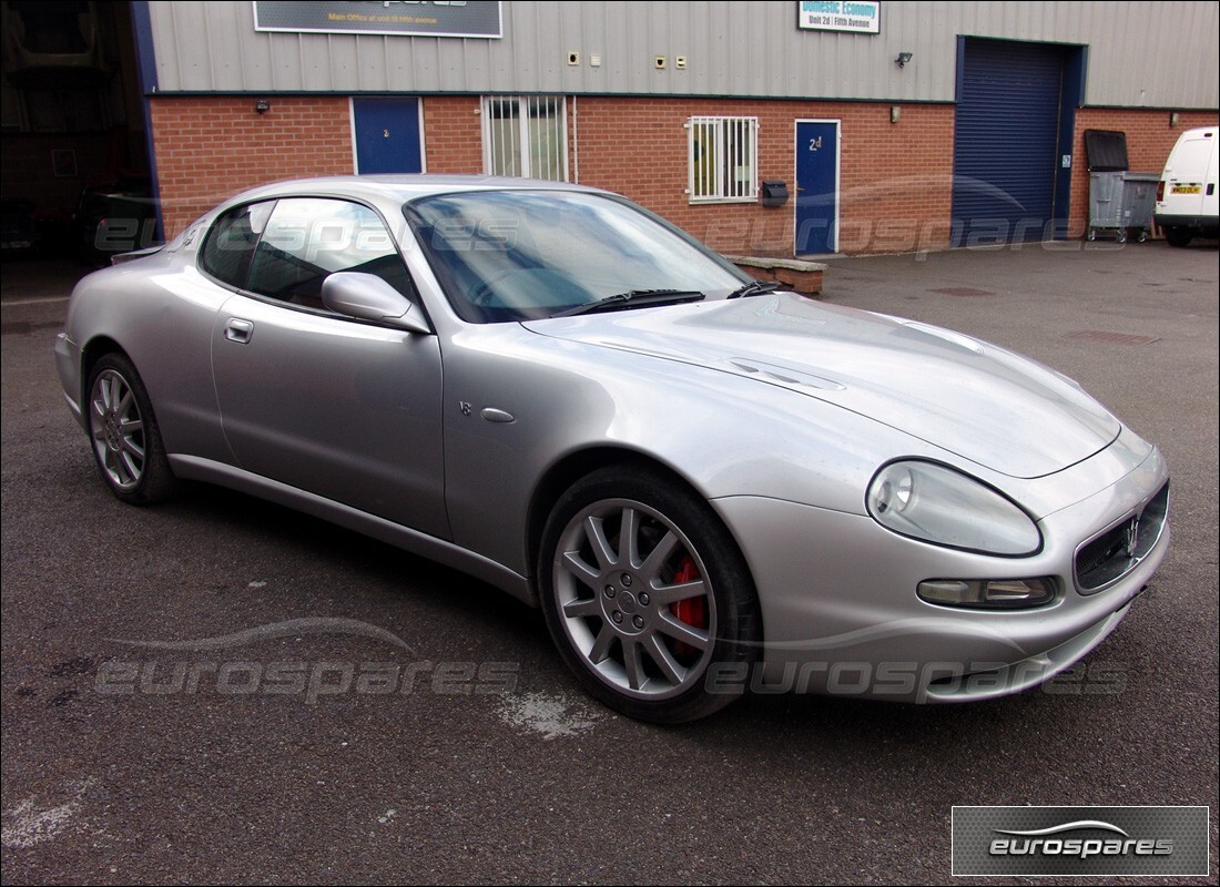 maserati 3200 gt/gta/assetto corsa in preparazione per lo smantellamento presso eurospares