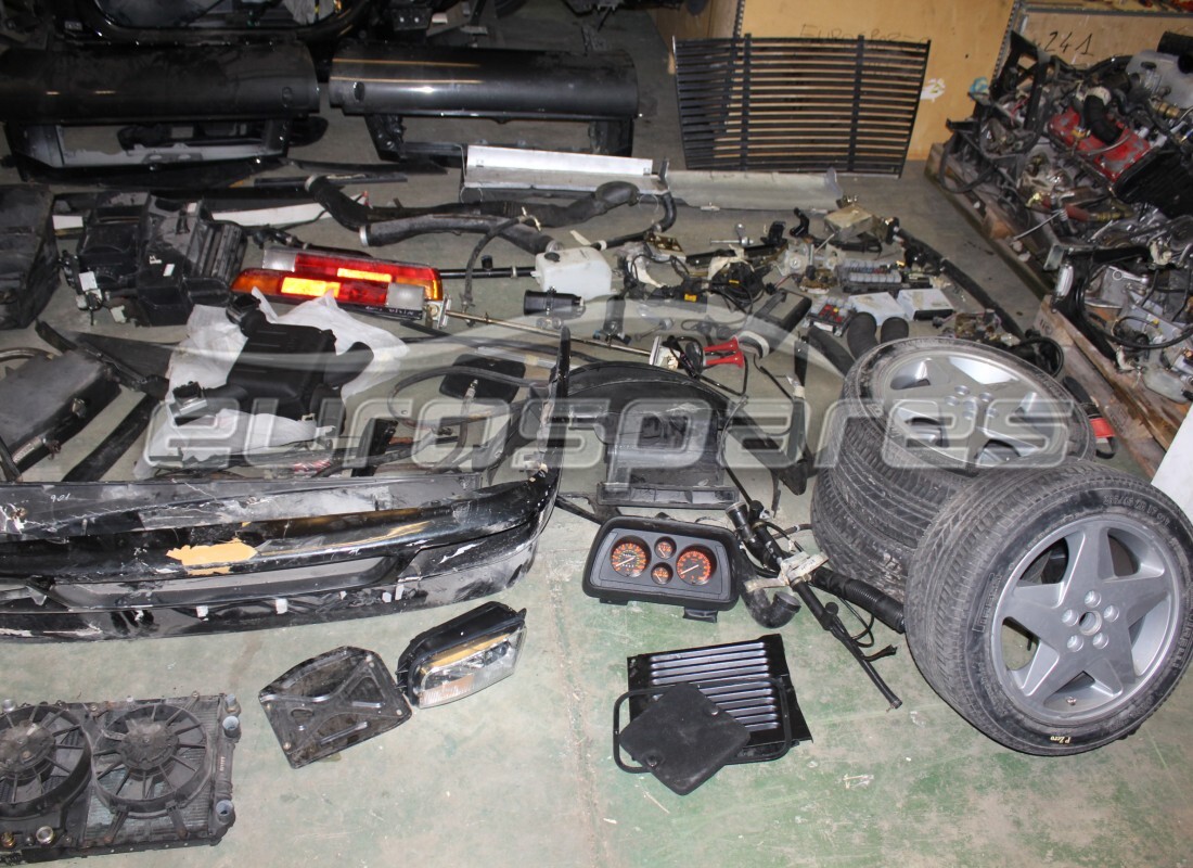 ferrari 348 (2.7 motronic) con 0 miglia, in preparazione per lo smantellamento di #6