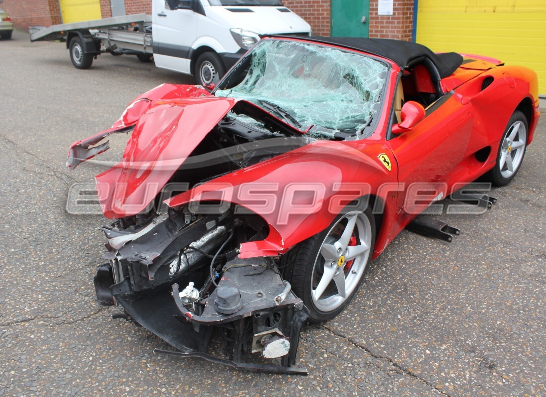 ferrari 360 spider in preparazione per lo smantellamento presso eurospares