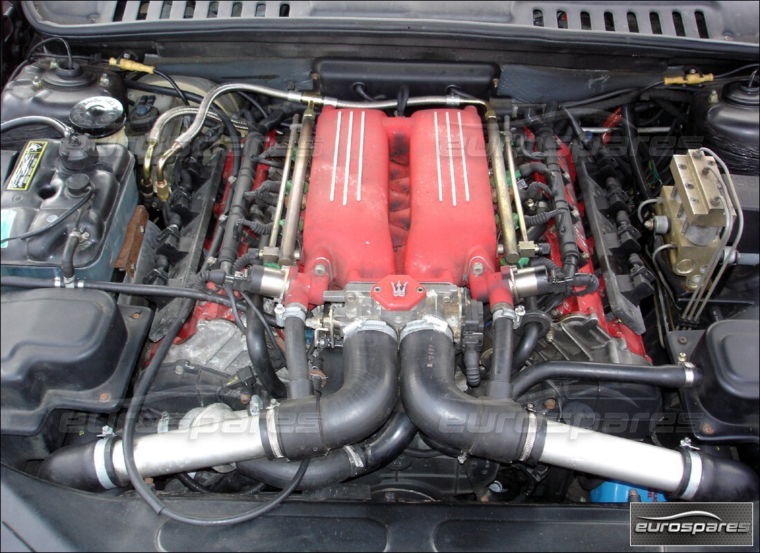 maserati qtp v8 (1998) con 107,000 miles, in preparazione per lo smantellamento di #4