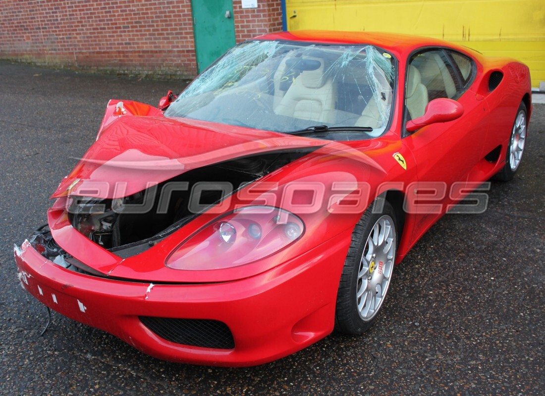 ferrari 360 modena in preparazione per lo smantellamento presso eurospares