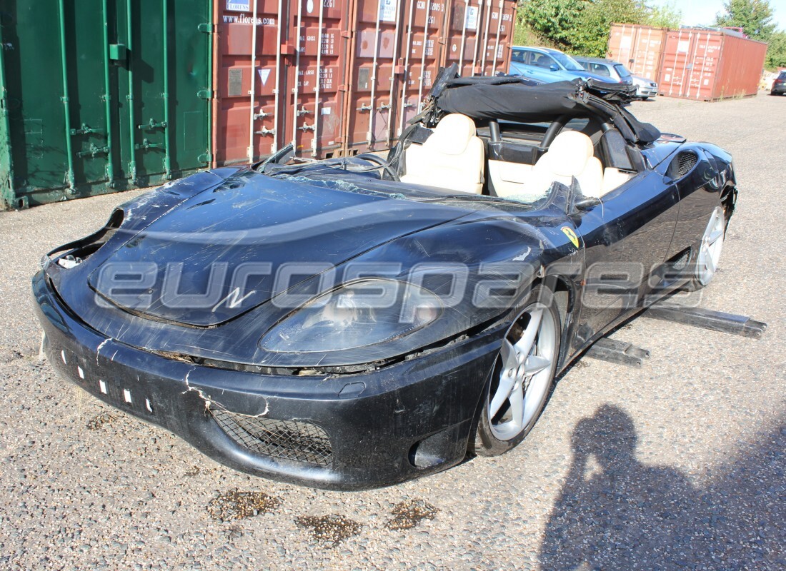 ferrari 360 spider in preparazione per lo smantellamento presso eurospares