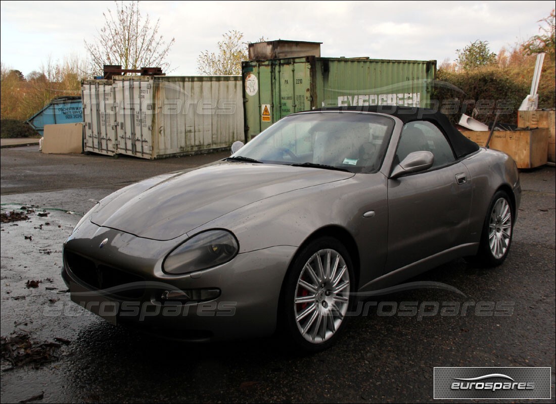 maserati 4200 spyder (2002) in preparazione per lo smantellamento presso eurospares