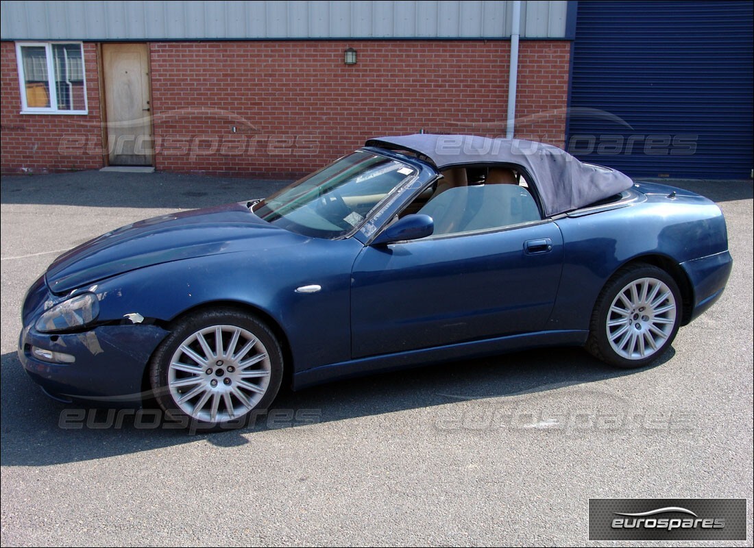 maserati 4200 spyder (2003) in preparazione per lo smantellamento presso eurospares