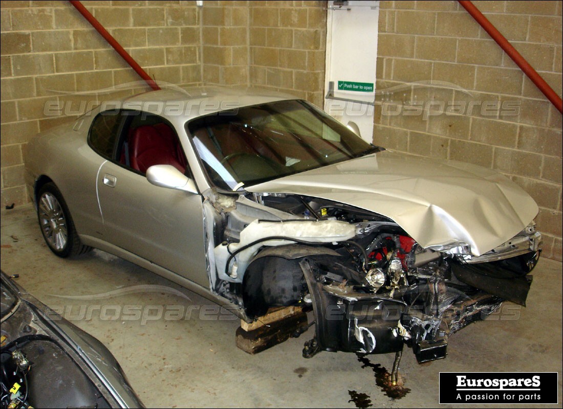 maserati 4200 coupe (2003) con 62,000 miles, in preparazione per lo smantellamento di #3