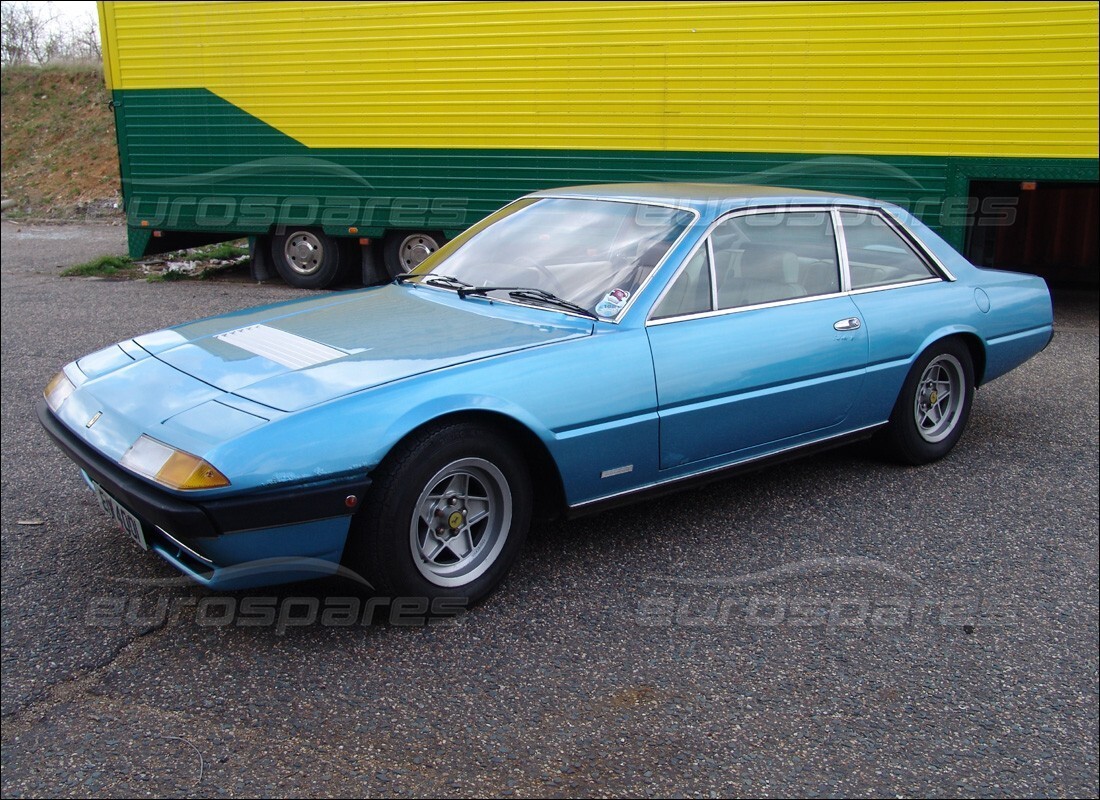 ferrari 400i (1983 mechanical) in preparazione per lo smantellamento presso eurospares