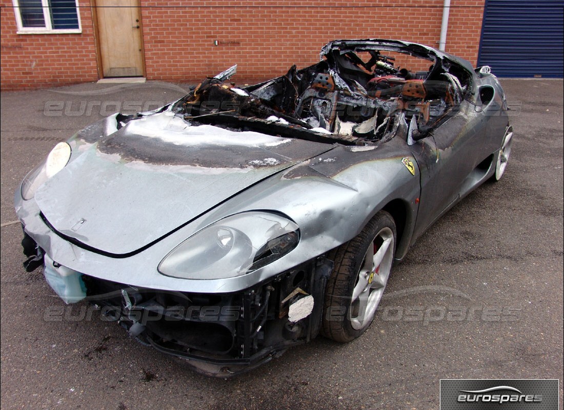 ferrari 360 modena in preparazione per lo smantellamento presso eurospares