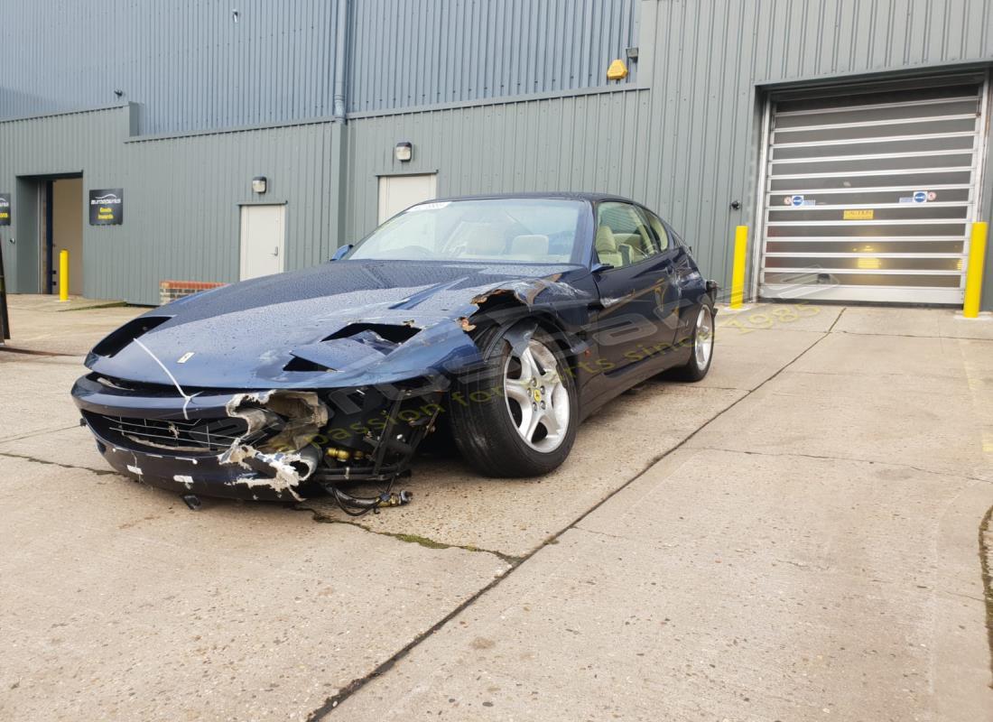 ferrari 456 gt/gta in preparazione per lo smantellamento presso eurospares