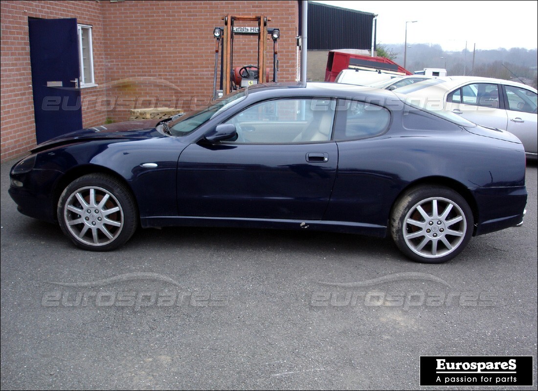 maserati 3200 gt/gta/assetto corsa in preparazione per lo smantellamento presso eurospares